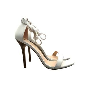 New in box, Lulu's Elegant‎ White with Natural Elsi Stacked Heels